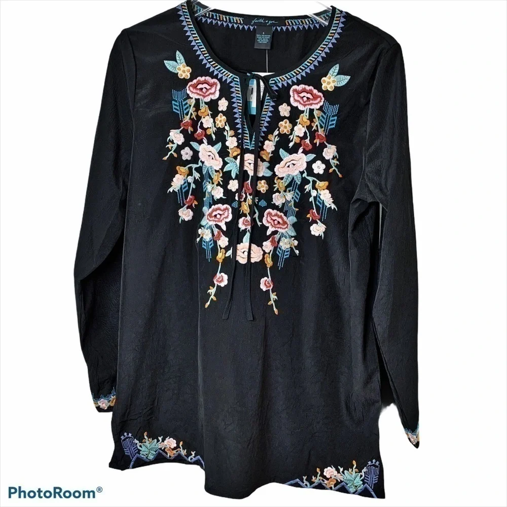 FAITH + Zoe Embroidered Tunic NWT Size M - Picture 1 of 8